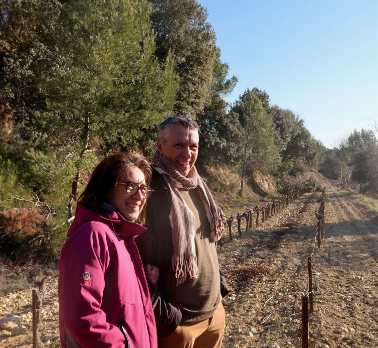 Noémie et Denis - Viticulture, vignobles - Domaine Combe Queyzaire - Vins bios de Côtes du Rhône